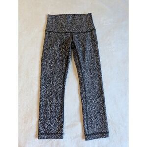 Lululemon Crop‎ Leggings High Rise Black White Patterned Athletic Size 4